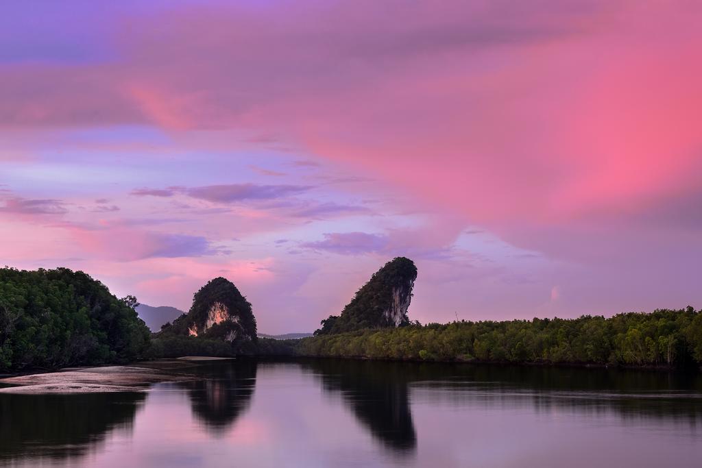 The River Scene Krabi town Extérieur photo